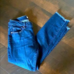 Curvy skinny ankle frayed blue jeans